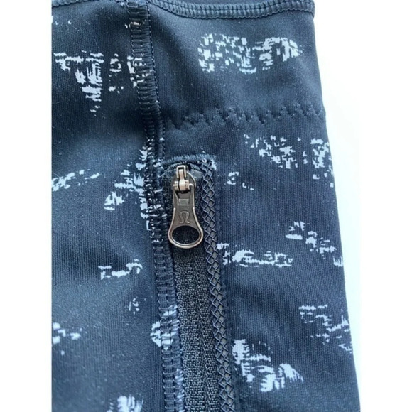 Lululemon • Black White Graf Inspire Leggings - Picture 8 of 11
